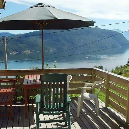 Ferienhaus Three-bedroom Holiday In Angvik